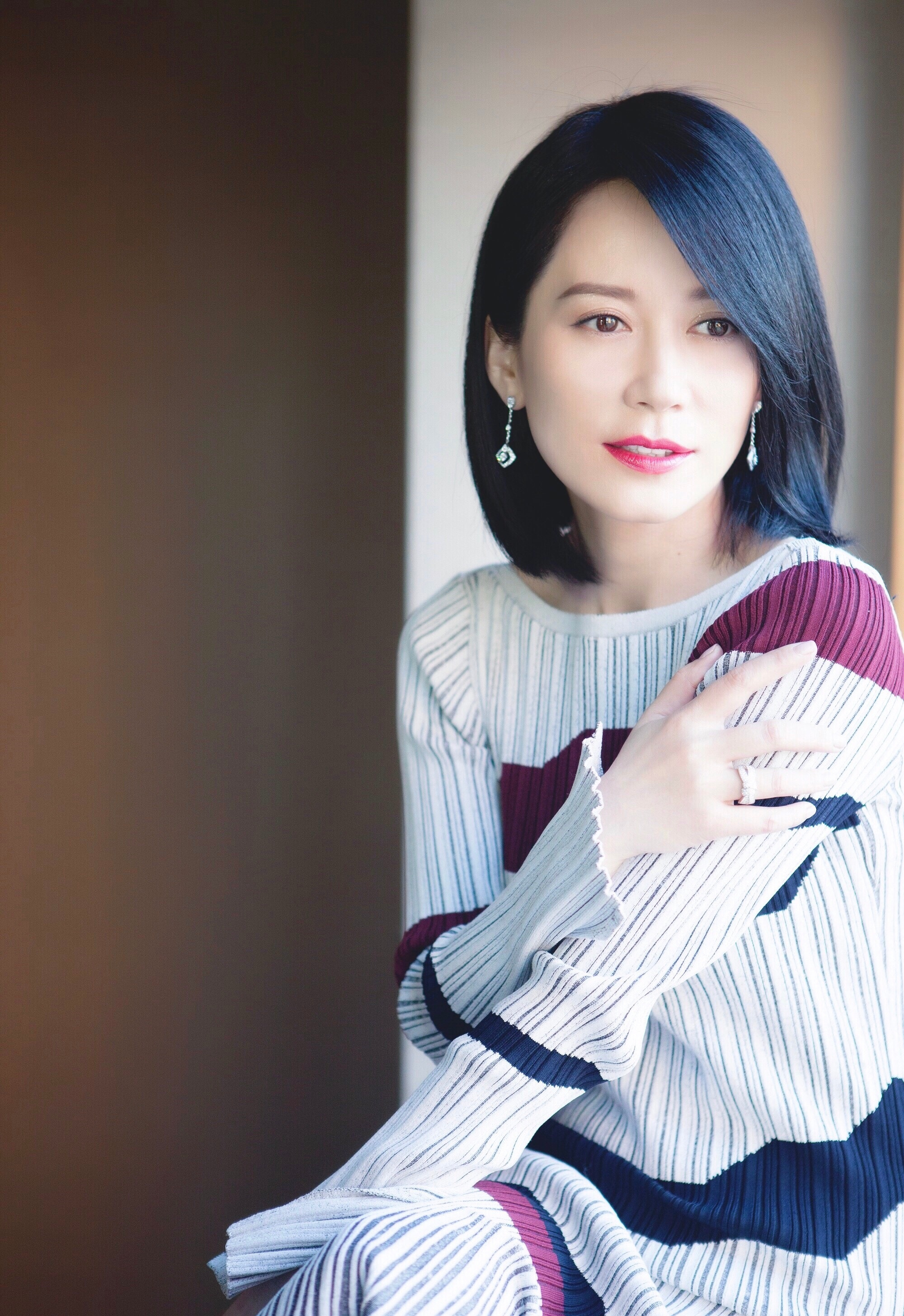 35岁金莎晒自拍少女感十足高圆圆贾静雯细数娱乐圈逆生长女明星