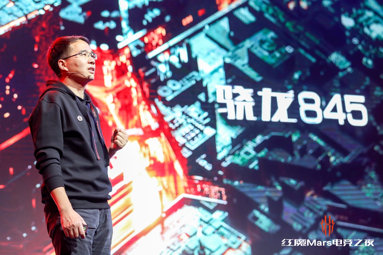 圖片包含 人員, 戶外, 男士 自動生成的說明