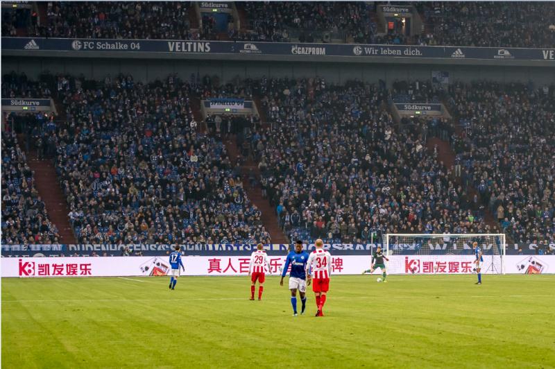 劳尔只在沙尔克04效力两个赛季为什么有退役球衣待遇