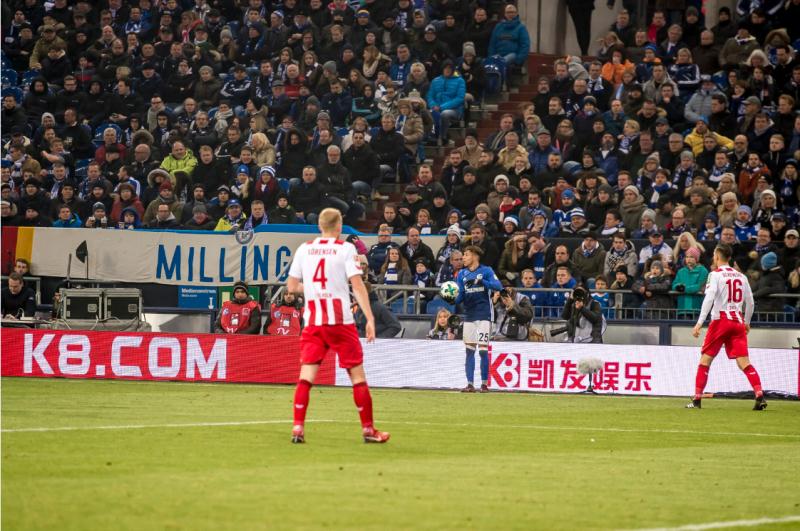 劳尔只在沙尔克04效力两个赛季为什么有退役球衣待遇