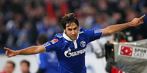 劳尔只在沙尔克04效力两个赛季为什么有退役球衣待遇