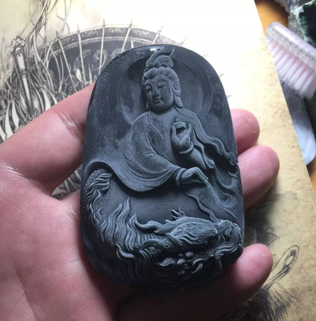京城顽主说翡翠,巧夺天工,玉雕"龙牌"欣赏