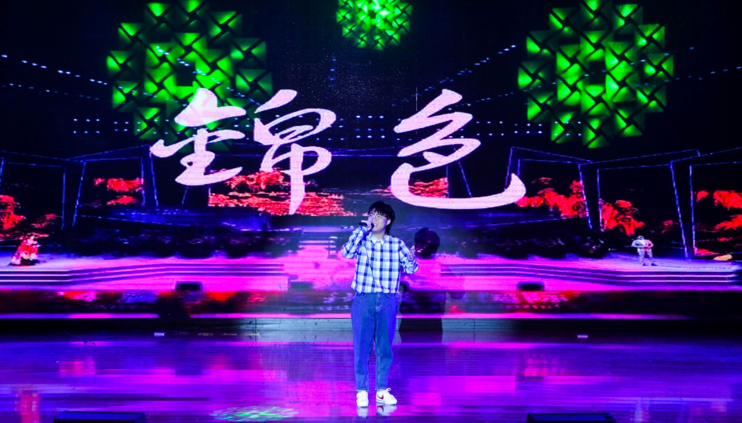 E:\成都市音乐人才工作室——新闻稿\2018年-刘宙东\20181219 照片（手机拍摄）\刘华拍的（部分）\音乐产业协会颁奖\IMG_9996.jpg