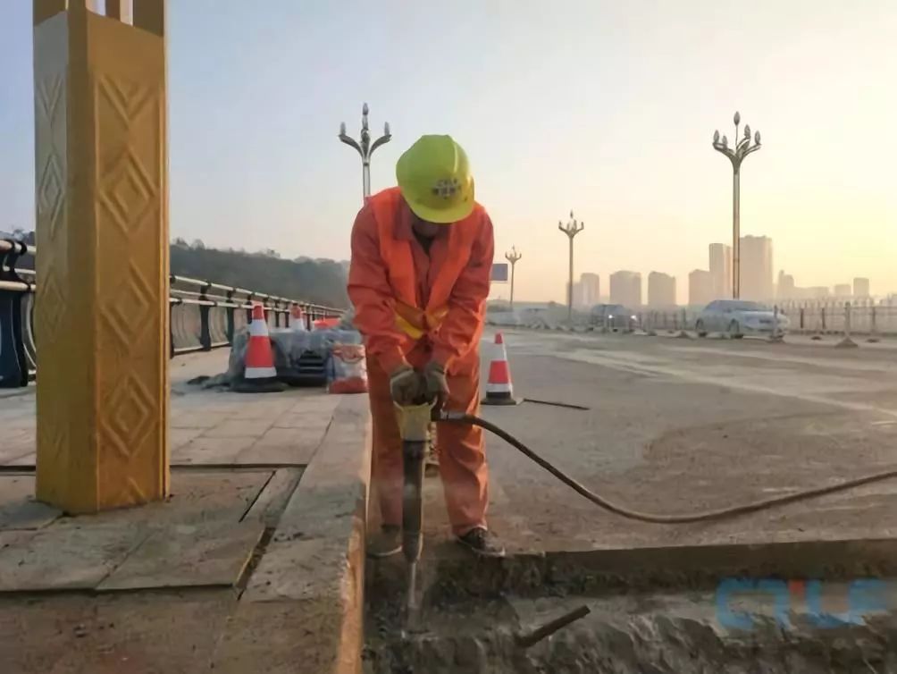 楚天联发在湖南永州:萍洲大桥伸缩缝更换项目进行时