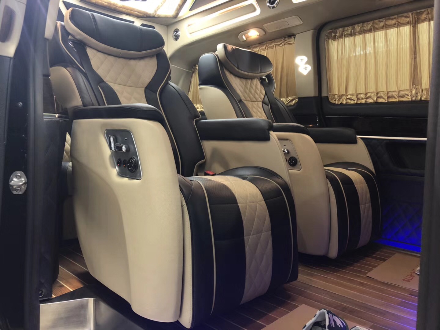 2018款奔驰v260vk8钻石版改装商务房车