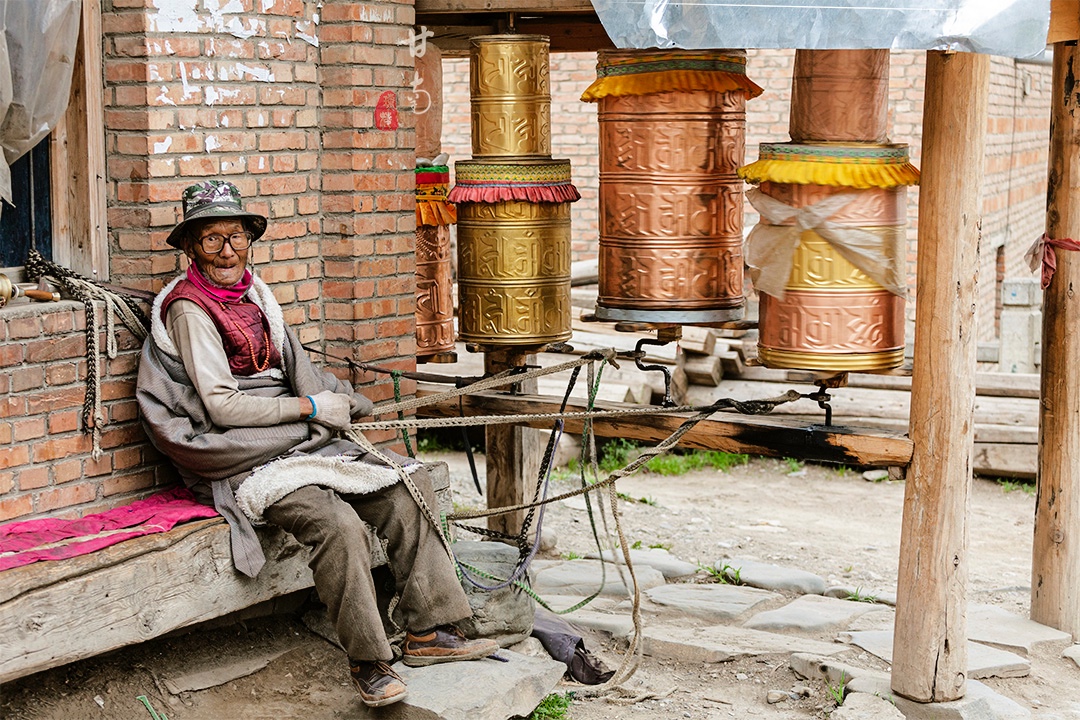 探访甘南的百年藏寨，生活着许多百岁老人的“长寿村”