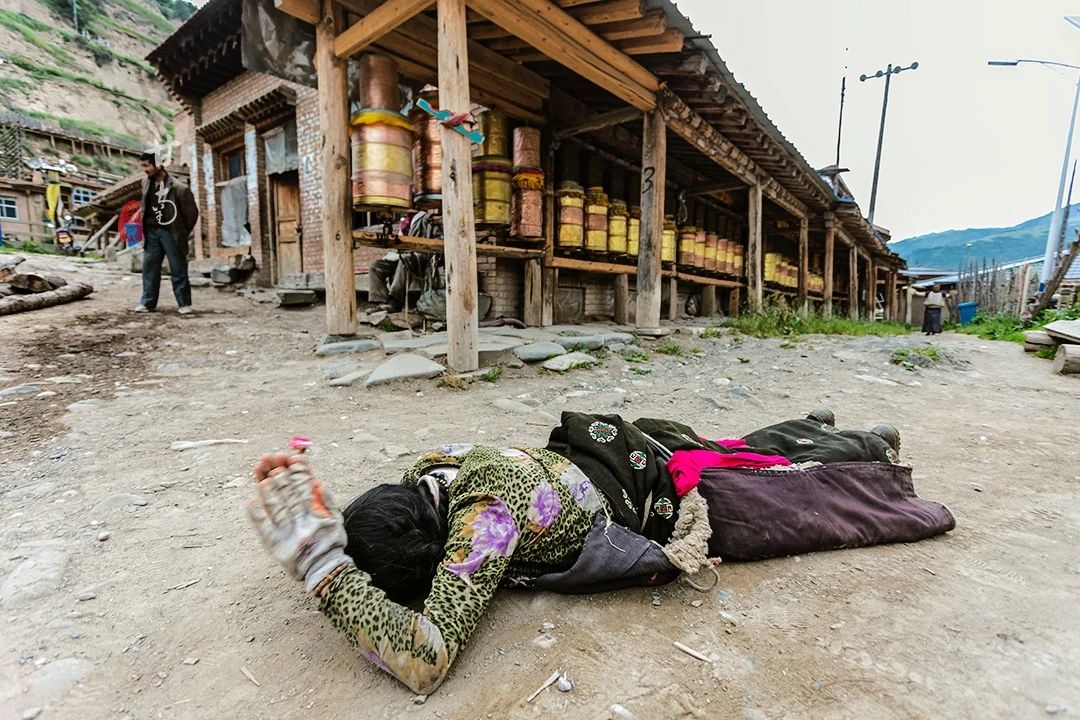 探访甘南的百年藏寨，生活着许多百岁老人的“长寿村”