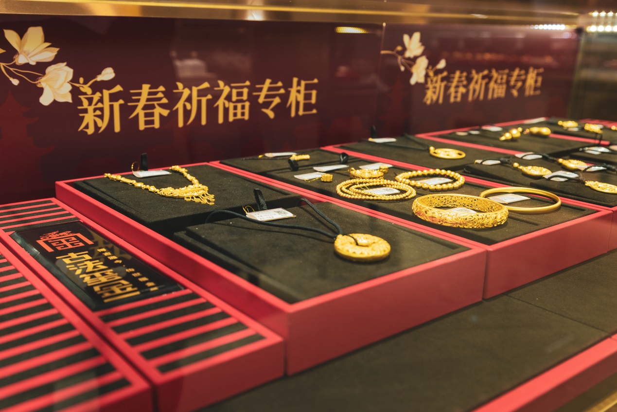 诸事顺心 传世福金——老凤祥新春黄金节用爱守护新年