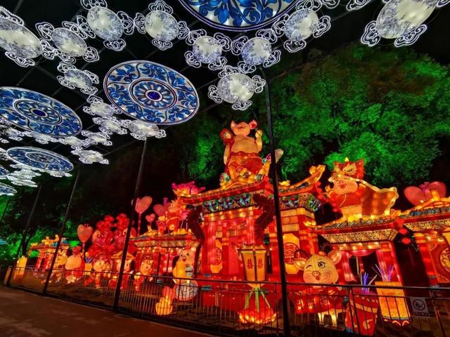 华侨城·自贡灯会：演绎彩灯传奇，点亮中国新年