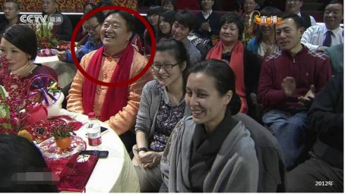 2019春晚观众席不见“笑脸哥”，原来他左腿患风湿病在家休养