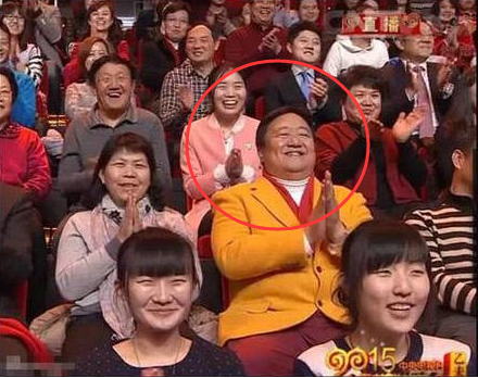 2019春晚观众席不见“笑脸哥”，原来他左腿患风湿病在家休养