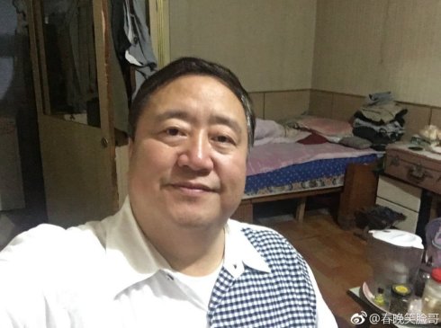 2019春晚观众席不见“笑脸哥”，原来他左腿患风湿病在家休养