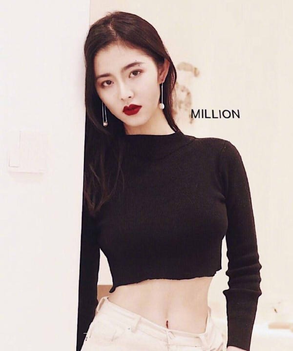 婴宁lasw99年就读于西安美术学院身高169cm爱好画画很有气质的女生