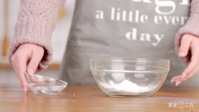 元宵来碗甜羹驱寒吧！热腾腾，香喷喷