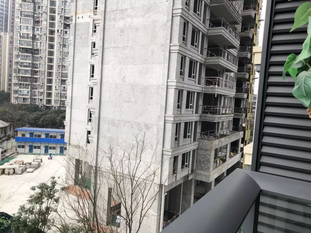 一月之隔核心主城两楼盘价差6000元！直击：邻居の卧室即视感