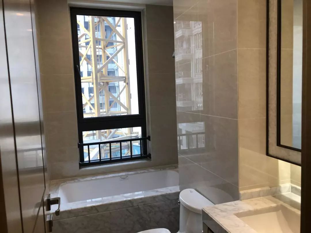 一月之隔核心主城两楼盘价差6000元！直击：邻居の卧室即视感