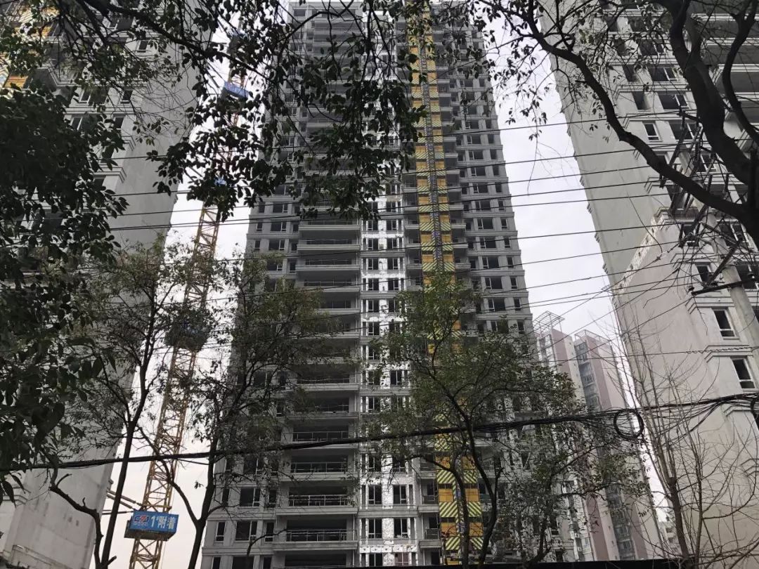 一月之隔核心主城两楼盘价差6000元！直击：邻居の卧室即视感