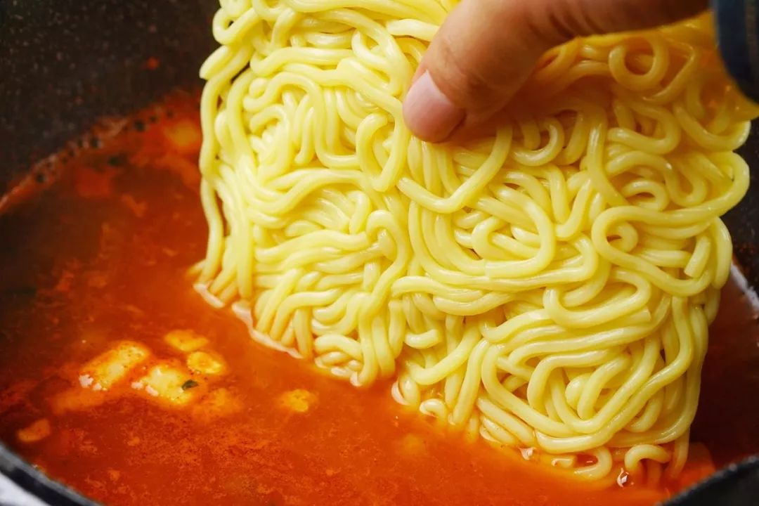 不知是谁，把夜宵设计得那么方便，逼我胖！