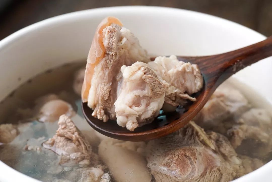 信不信？这道红烧羊肉煲，香气飘了一千公里