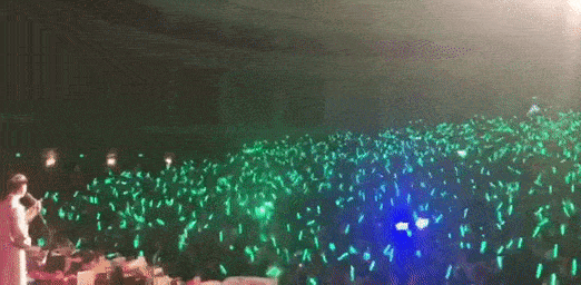 带荧光棒听相声，救了相声还是害了相声？