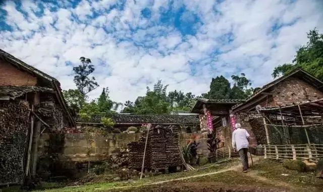 天府新区向南又一条主干道即将全线通车…