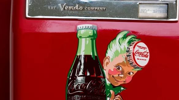 一个玻璃瓶，是如何帮助可口可乐名利双收的？