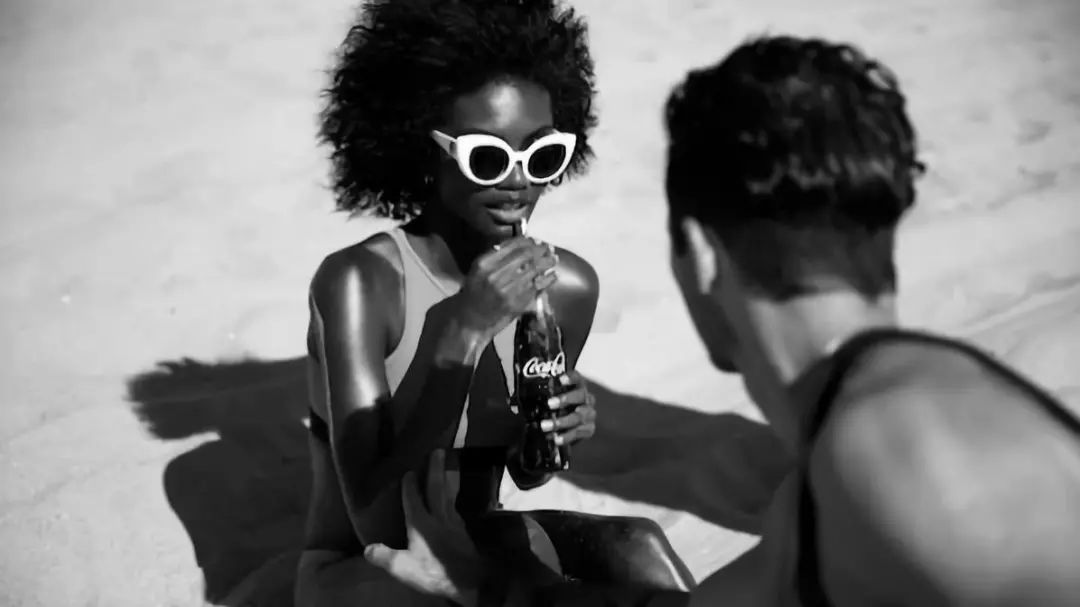 一个玻璃瓶，是如何帮助可口可乐名利双收的？