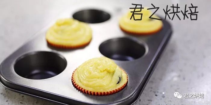 10分钟搞定的蓝莓麦芬，顶着大大的蘑菇头~