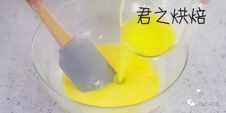 10分钟搞定的蓝莓麦芬，顶着大大的蘑菇头~