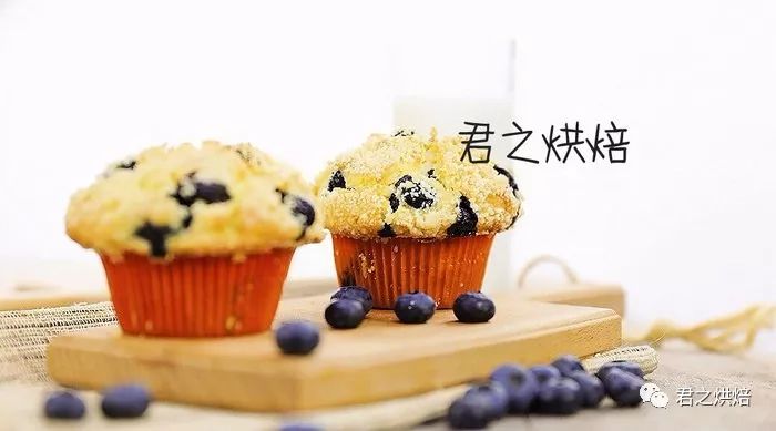 10分钟搞定的蓝莓麦芬，顶着大大的蘑菇头~