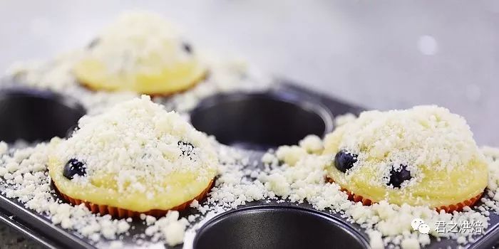 10分钟搞定的蓝莓麦芬，顶着大大的蘑菇头~