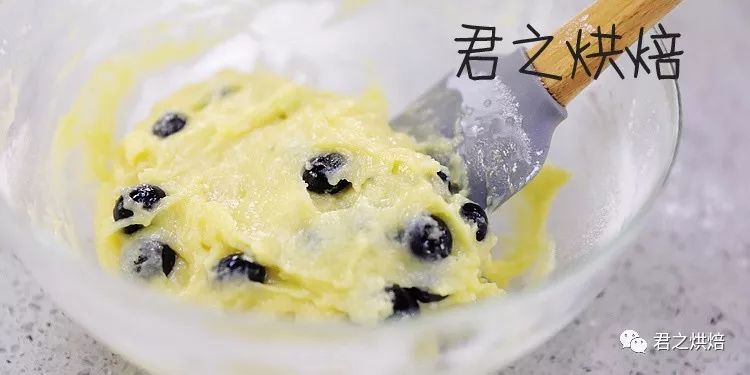 10分钟搞定的蓝莓麦芬，顶着大大的蘑菇头~