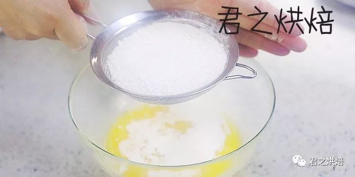 10分钟搞定的蓝莓麦芬，顶着大大的蘑菇头~