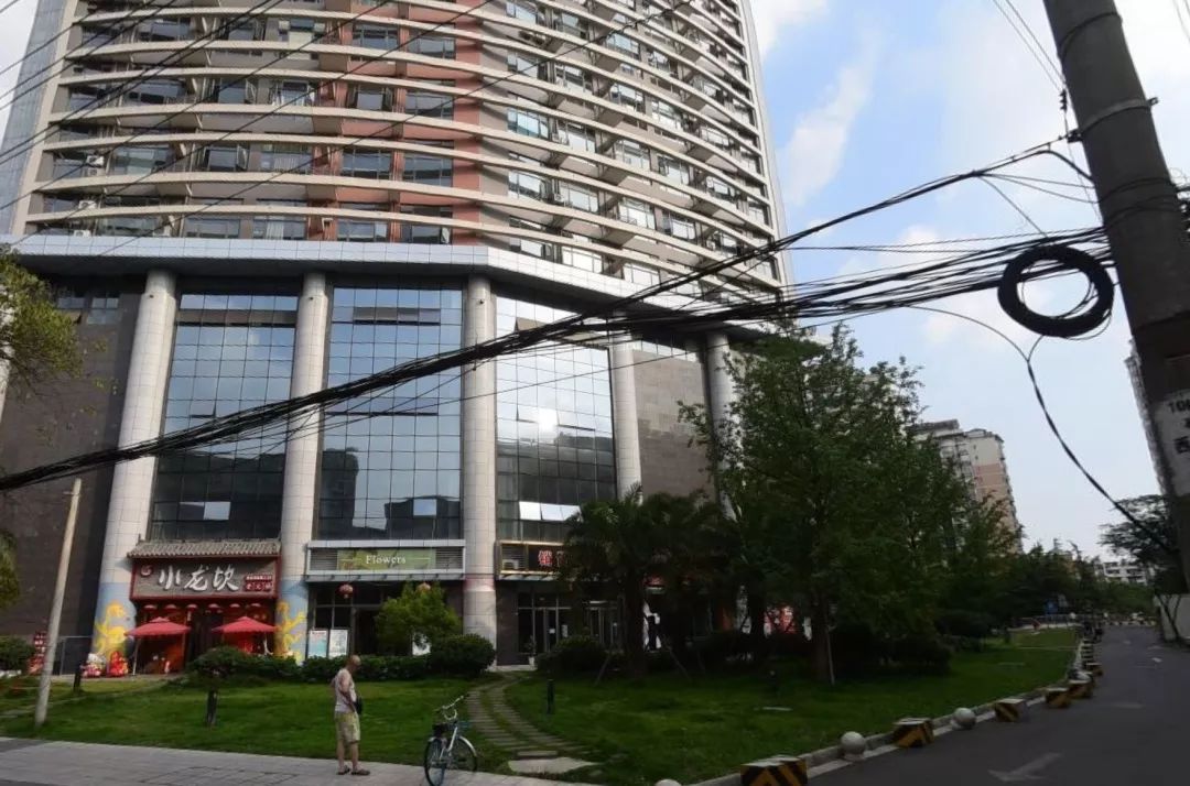 都说市区房源走俏，一环边这个盘为何开盘只售出40套？