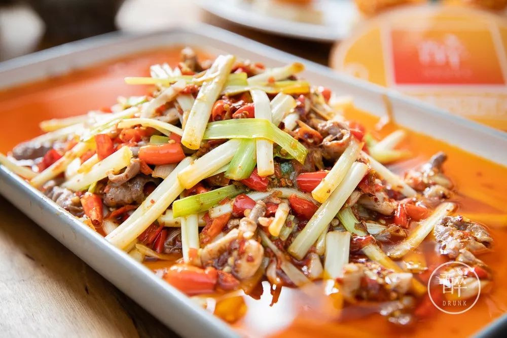 太古里旁边即将拆迁的老街，藏着一家爆炒川味