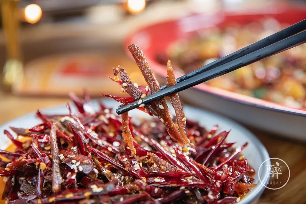 太古里旁边即将拆迁的老街，藏着一家爆炒川味