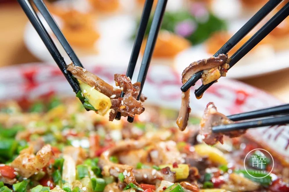 太古里旁边即将拆迁的老街，藏着一家爆炒川味