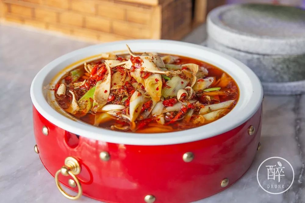 太古里旁边即将拆迁的老街，藏着一家爆炒川味