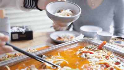 太古里旁边即将拆迁的老街，藏着一家爆炒川味