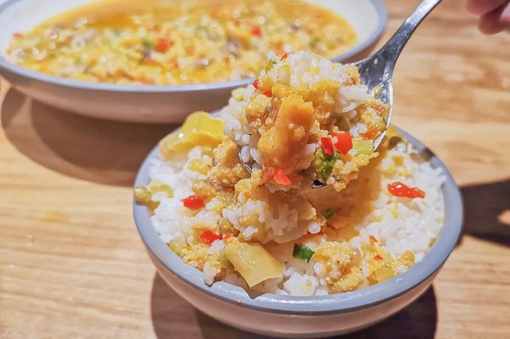 太古里旁边即将拆迁的老街，藏着一家爆炒川味