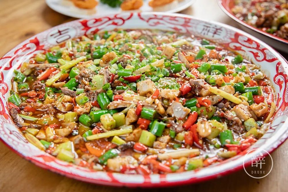 太古里旁边即将拆迁的老街，藏着一家爆炒川味