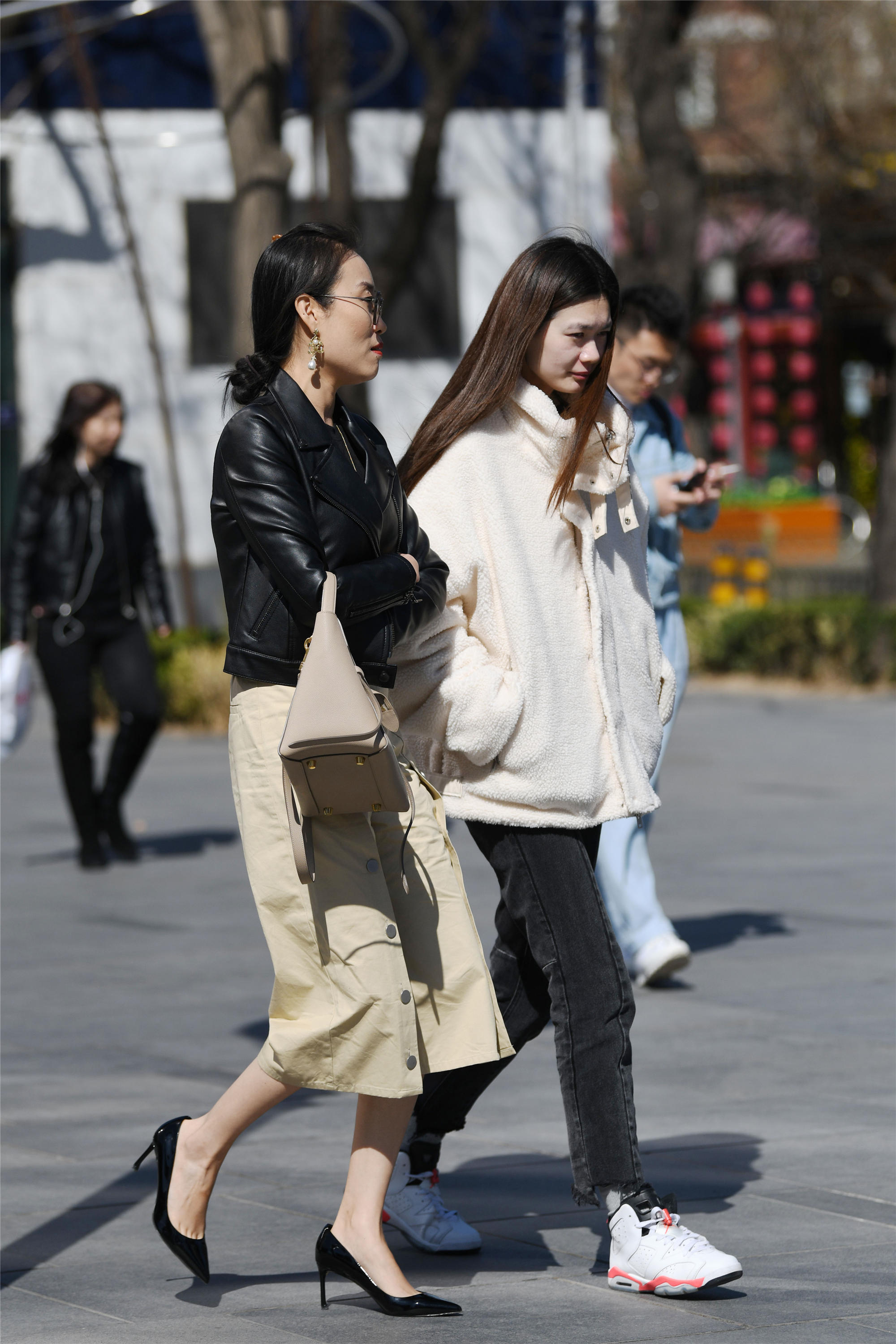 尖头鞋的女人怎么穿搭_穿尖头鞋的美女