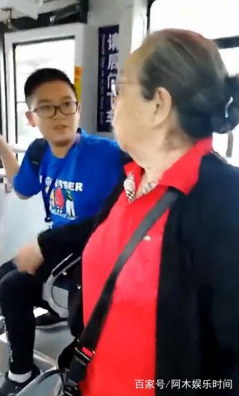 容嬷嬷拒绝被让座,来自于人民艺术家的满满正能量