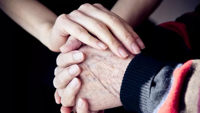 老年肿瘤患者治疗需谨慎，请从这个角度为他们考虑！-何裕民