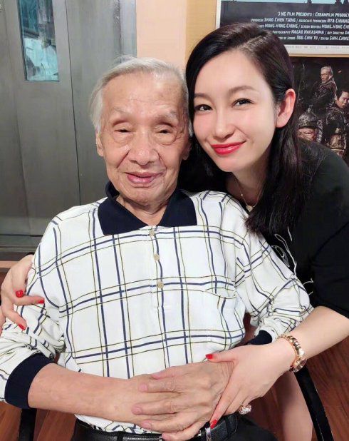 96岁常枫夺上影节影帝，秦海璐像赵薇一样首次执导电影就拿大奖