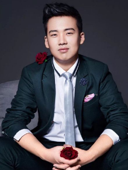张若昀唐艺昕大婚，伴娘伴郎团曝光，郭麒麟让人意想不到