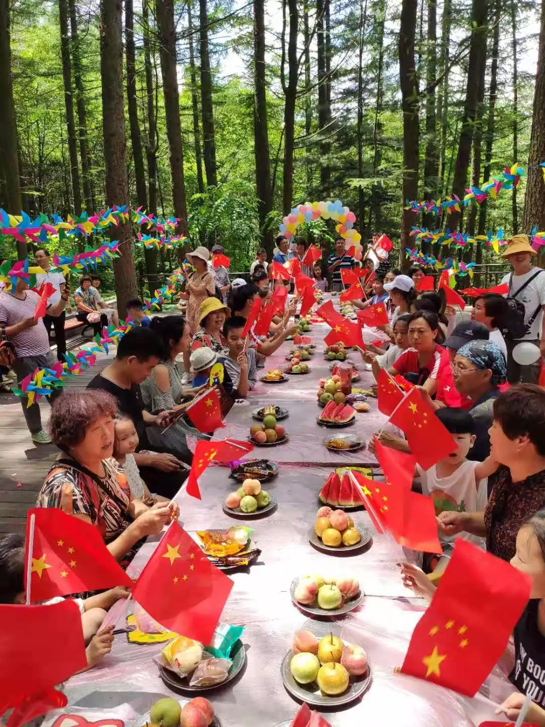 龙峪湾遛娃乐翻天 森林冷餐亲子欢乐秀快乐上演