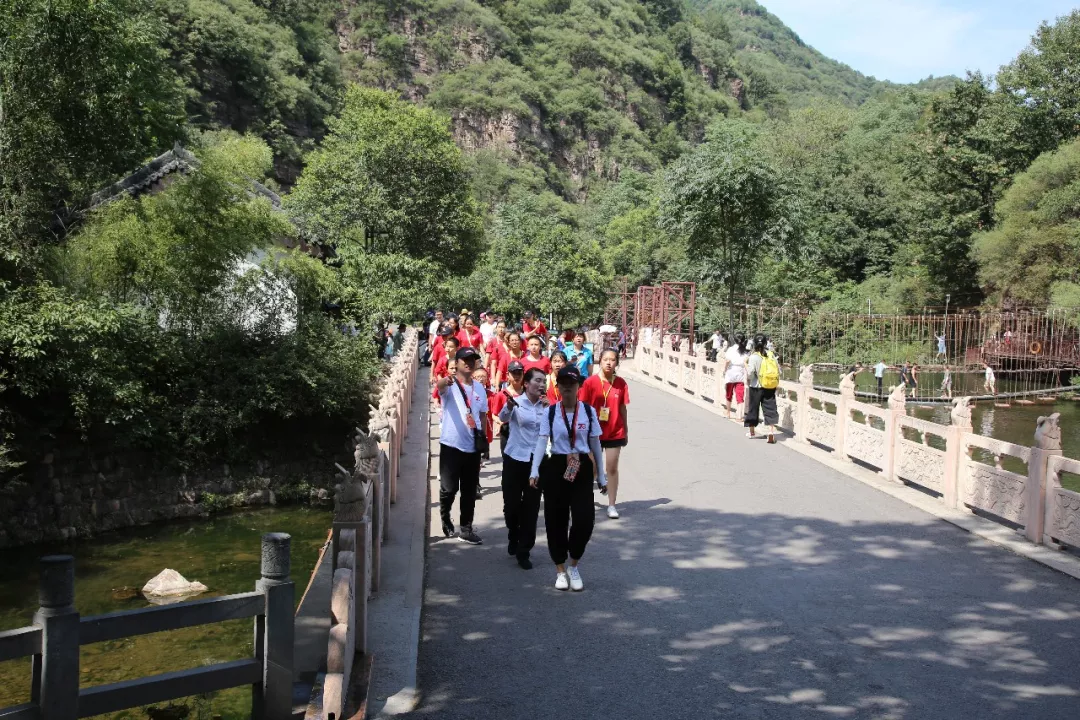 2019豫哈青少年夏令营走进龙潭大峡谷
