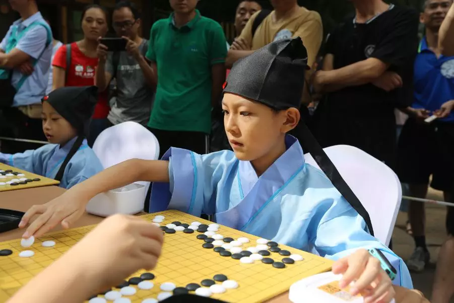 传承|世界冠军指导围棋小棋手