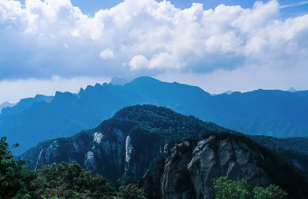 躲开暴风雨，来白云山看云